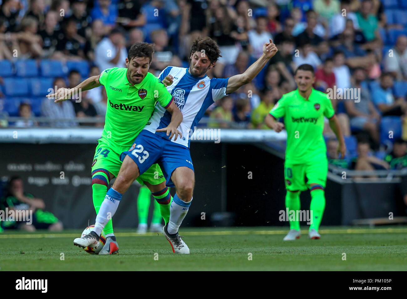 Barcellona, Spagna. 16 settembre 2018, Cornella-El Prat, Cornella de Llobregat, Barcellona, Spagna; La Liga calcio, Espanyol versus Levante UD; Granero dell Espanyol pressioni Campana di Levante UD Credit: Azione Plus immagini di sport/Alamy Live News Foto Stock