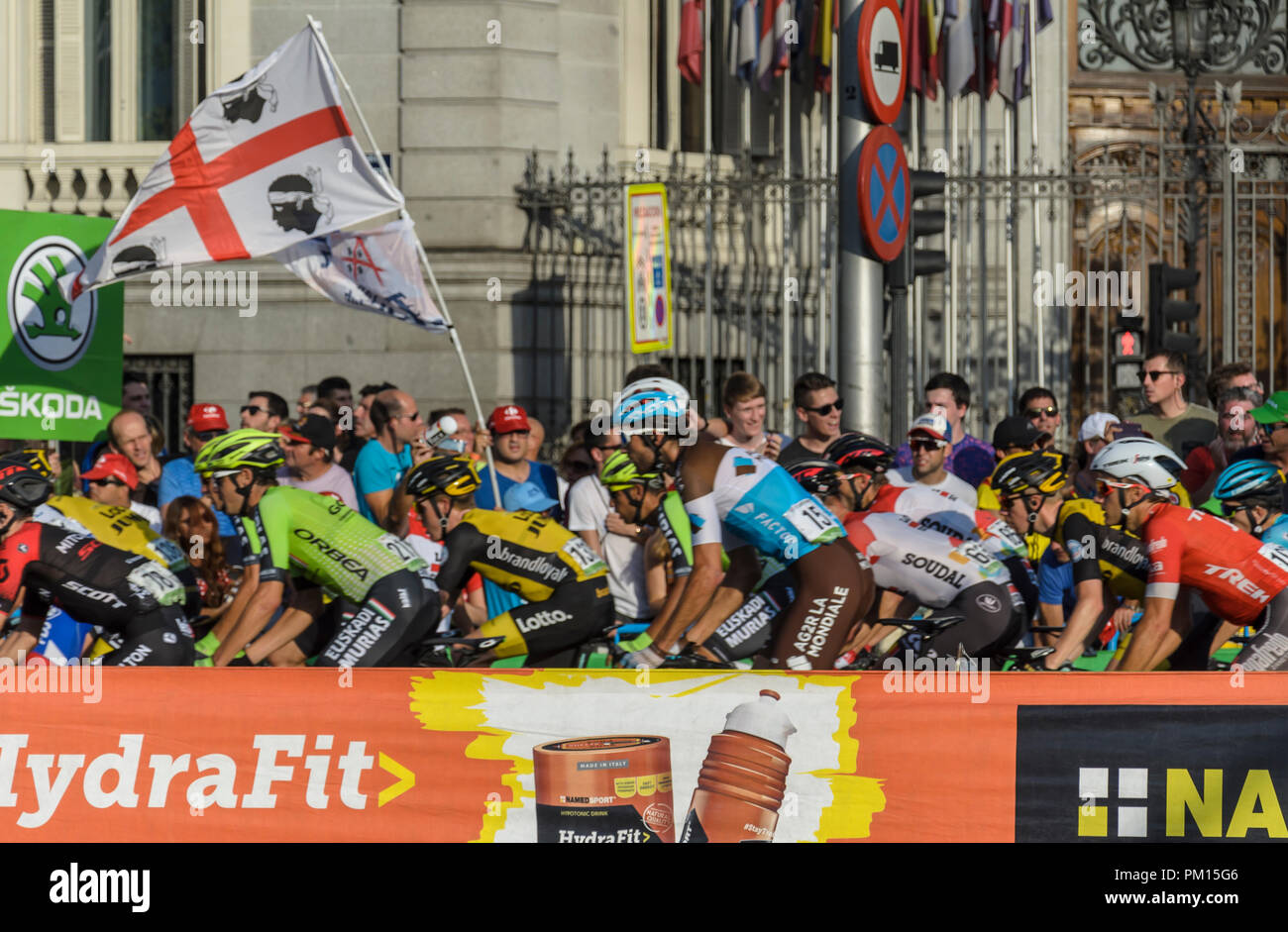 Madrid, Spagna. Il 16 settembre, 2018. I piloti durante la fase finale della corsa di ciclismo "Vuelta a España' il 16 settembre 2018 in via Castellana, Madrid, Spagna. Enrique Davó/Alamy Live News Foto Stock