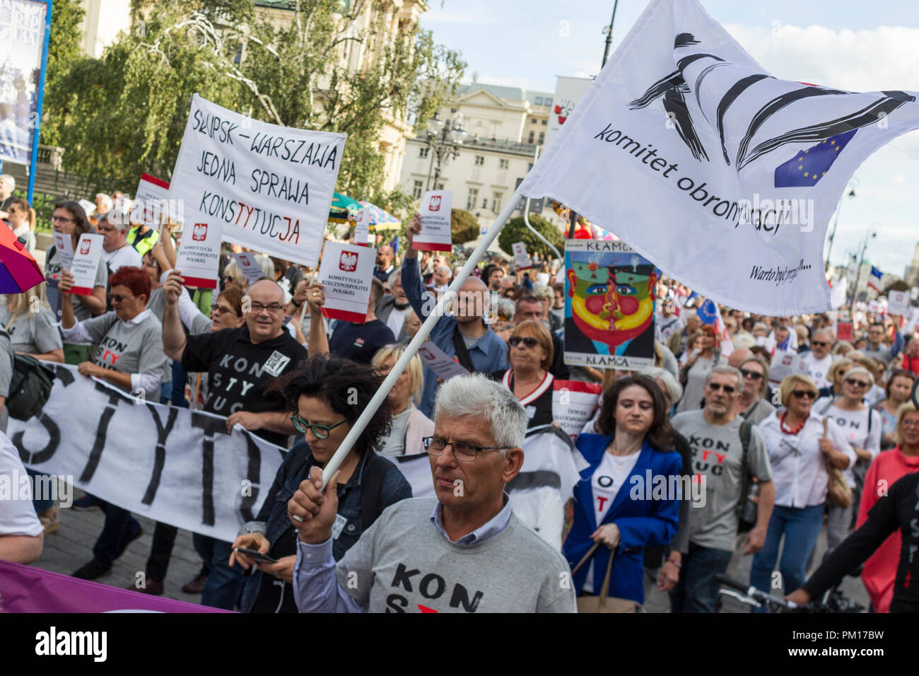 Varsavia, Polonia. Il 16 settembre 2018. Un altro governo anti-protesta in difesa della legge in Polonia. Credito: Slawomir Kowalewski/Alamy Live News Foto Stock