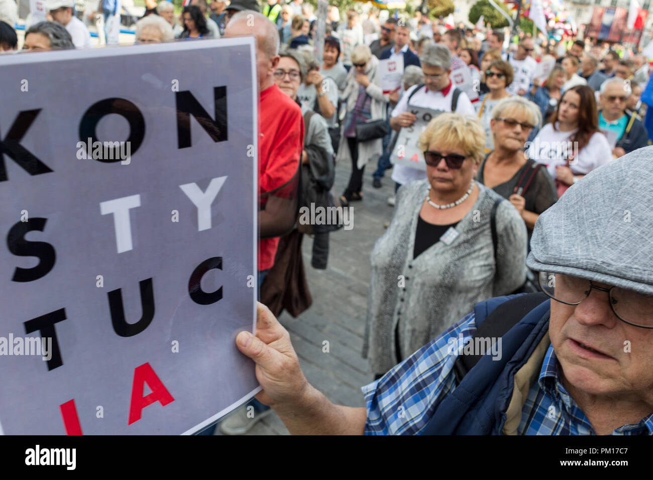 Varsavia, Polonia. Il 16 settembre 2018. Un altro governo anti-protesta in difesa della legge in Polonia. Credito: Slawomir Kowalewski/Alamy Live News Foto Stock