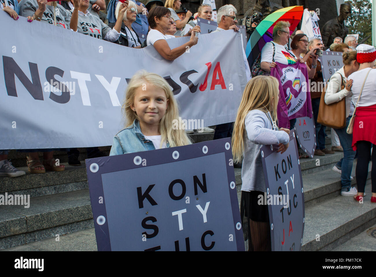Varsavia, Polonia. Il 16 settembre 2018. Un altro governo anti-protesta in difesa della legge in Polonia. Credito: Slawomir Kowalewski/Alamy Live News Foto Stock