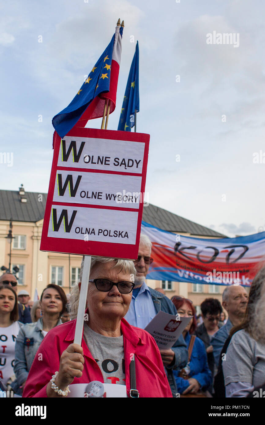 Varsavia, Polonia. Il 16 settembre 2018. Un altro governo anti-protesta in difesa della legge in Polonia. Credito: Slawomir Kowalewski/Alamy Live News Foto Stock
