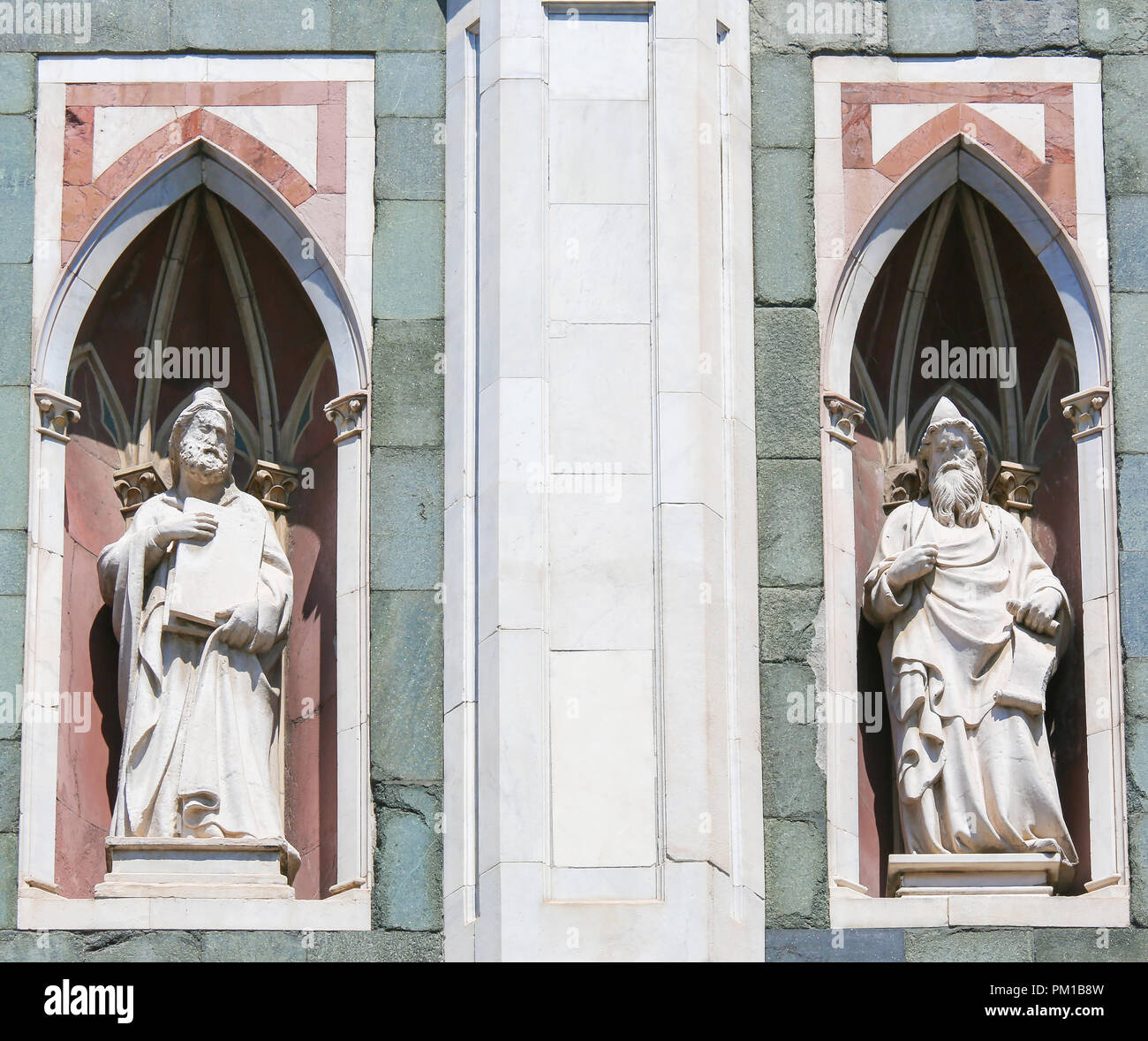 Statue della facciata del Duomo di Firenze o Duomo di Firenze in Toscana, Italia Foto Stock