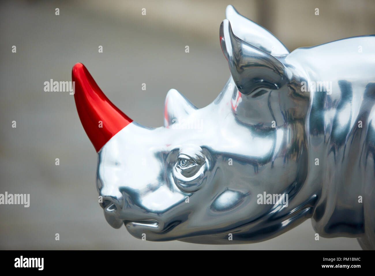 Una statua di rhino come parte di un Londra-ampia installazione artistica, il brosmio Rhino Trail, dalla carità Brosmio Foto Stock