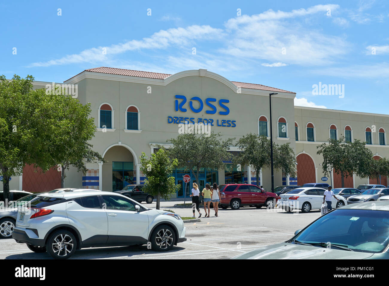 MIAMI, Stati Uniti d'America - 22 agosto 2018: Ross entrata dello store e il logo. Ross negozi è una catena americana di off-prezzo grandi magazzini Foto Stock