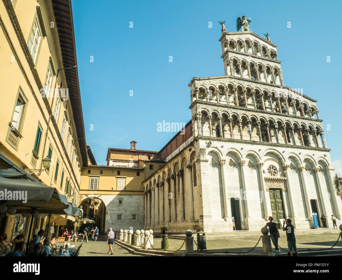 San Michele in Foro Romano basilica Cattolica, Piazza San Michele, nella città murata di Lucca, Toscana, Italia. Foto Stock