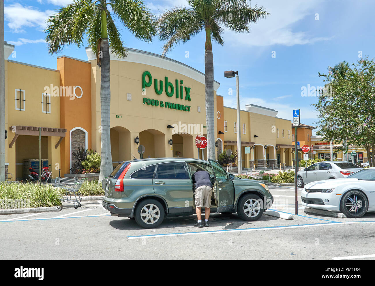 MIAMI, Stati Uniti d'America - 22 agosto 2018: Publix logo del negozio. Publix Super mercati è una di proprietà dei dipendenti, American catena di supermercati con sede a Lakeland, Flor Foto Stock