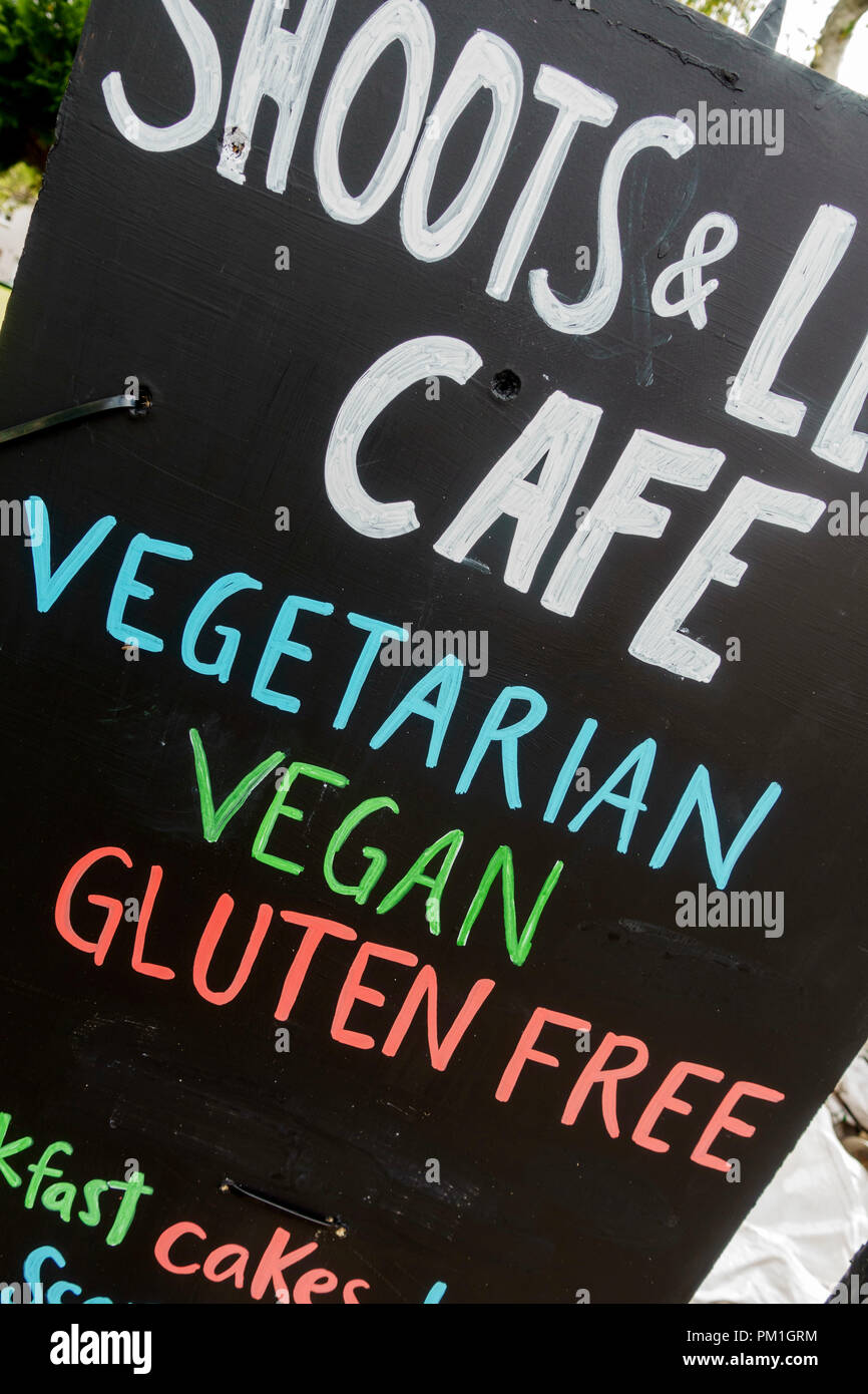 Pubblicità segno per vegetariani e vegani e senza glutine cafe. Foto Stock