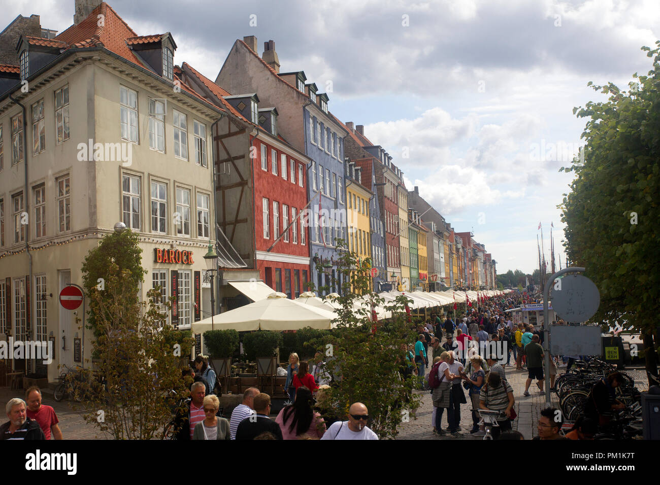Tourist affollata strada di Copenhagen Foto Stock