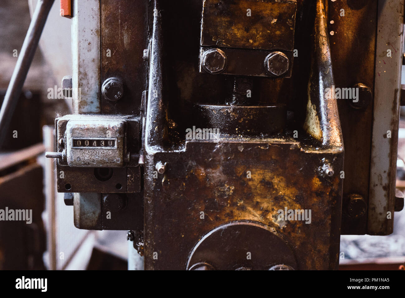 Macchine nel vecchio stabilimento Foto Stock