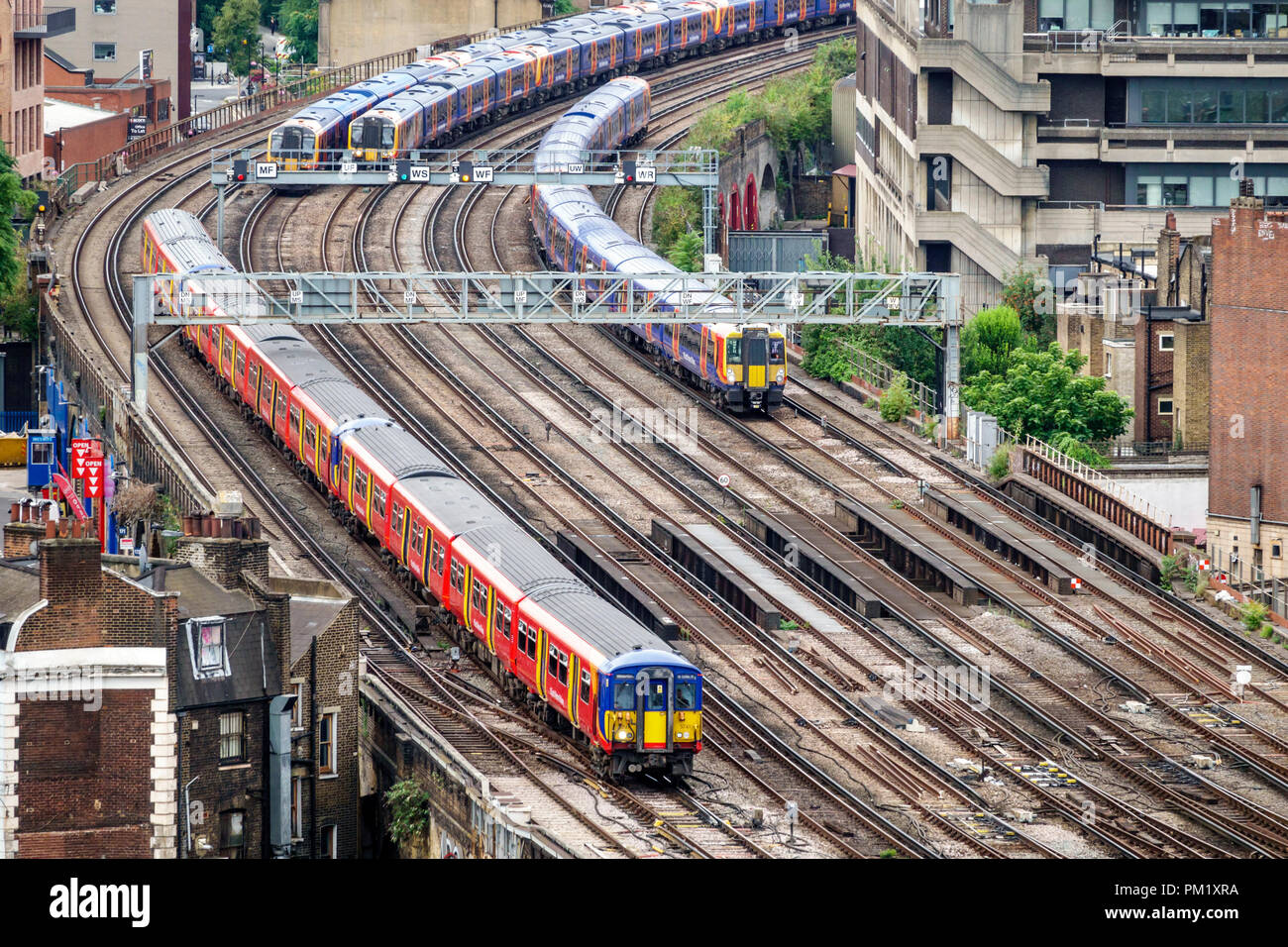 London England,UK,South Bank,Lambeth,London Waterloo,stazione ferroviaria,South Western Railway,National Rail Network Terminus,Tracks,Trains,Overhead view,UK Foto Stock
