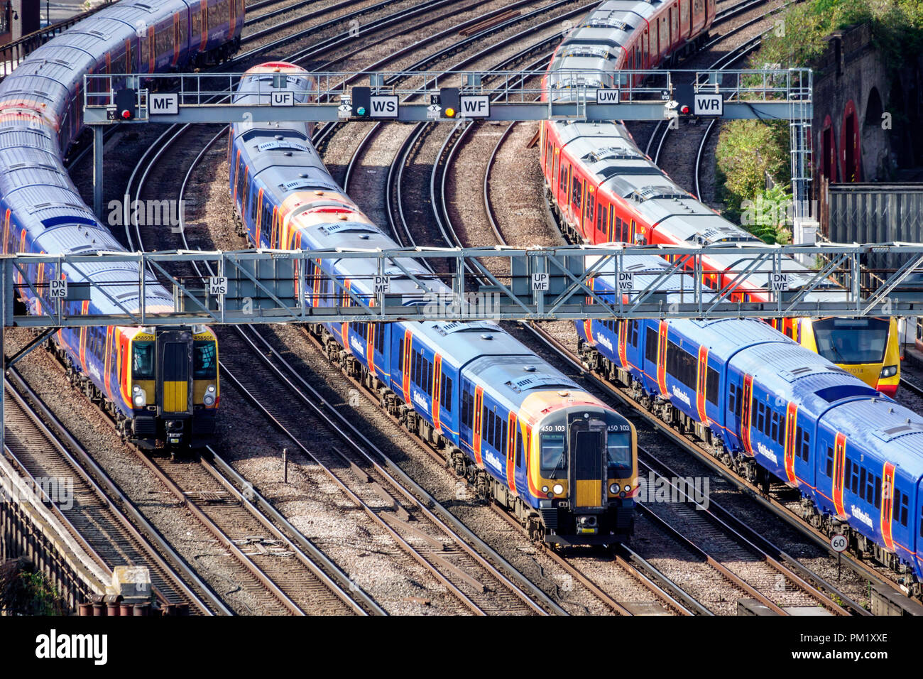 Londra Inghilterra,Regno Unito Gran Bretagna,South Bank,Lambeth,London Waterloo,avvicinamento stazione ferroviaria,South Western Railway,National Rail networ Foto Stock