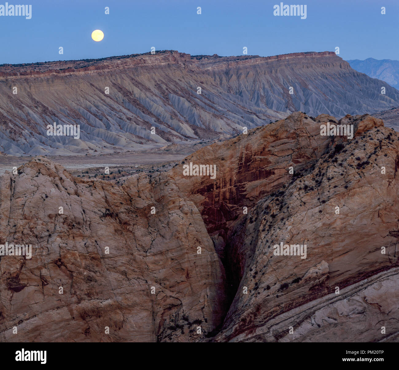 Luna piena, Waterpocket Fold, Capitol Reef National Park nello Utah Foto Stock