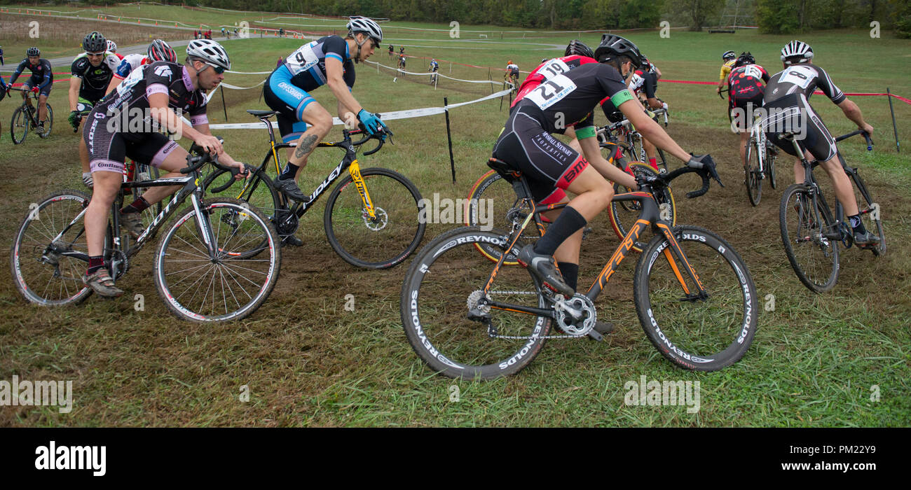 Stati Uniti - Ott 12: Racing azione al tacchino Cross ciclocross gara per il Super 8 Serie a stato Rosaryville Park, Superiore Marlboro, MD su o Foto Stock