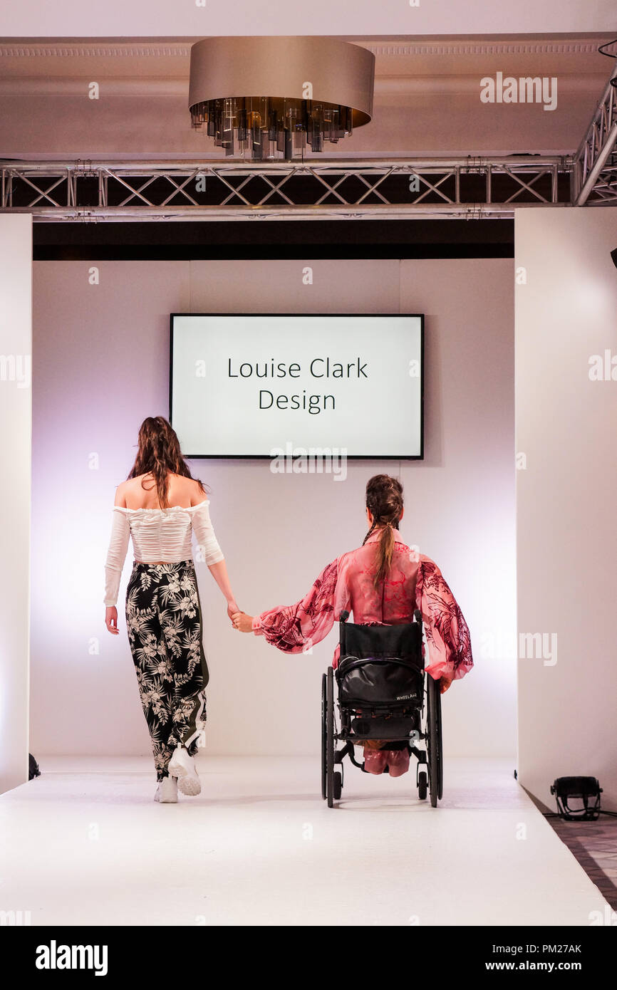 Londra, Regno Unito. 16 Sett 2018. Mode migliori SS19, Day 2, mostra 2 e Soiree inclusi progettisti speranza Macaulay di Irlanda, Velika Hartono dell Indonesia, Georgina Dee DEL REGNO UNITO, Twozzday degli STATI UNITI D'AMERICA, Lian Cara del Galles, 13 Gazza Design Studios UK, Louise Clark Design, John Herrera, Maddy Stringer Design, Rosie Red Couture e Corsetry, Rose Connor, Vaseghia, Quillattire, presentano69, Haus di Ra, Giebultowski, è nata una stella UK, Caivo, prestazioni da Paolo maniere e modello di sedia a rotelle Samanta giovenco e la sindrome di Down modello Madeline Stuart. Credito: Peter Hogan/Alamy Live News Foto Stock