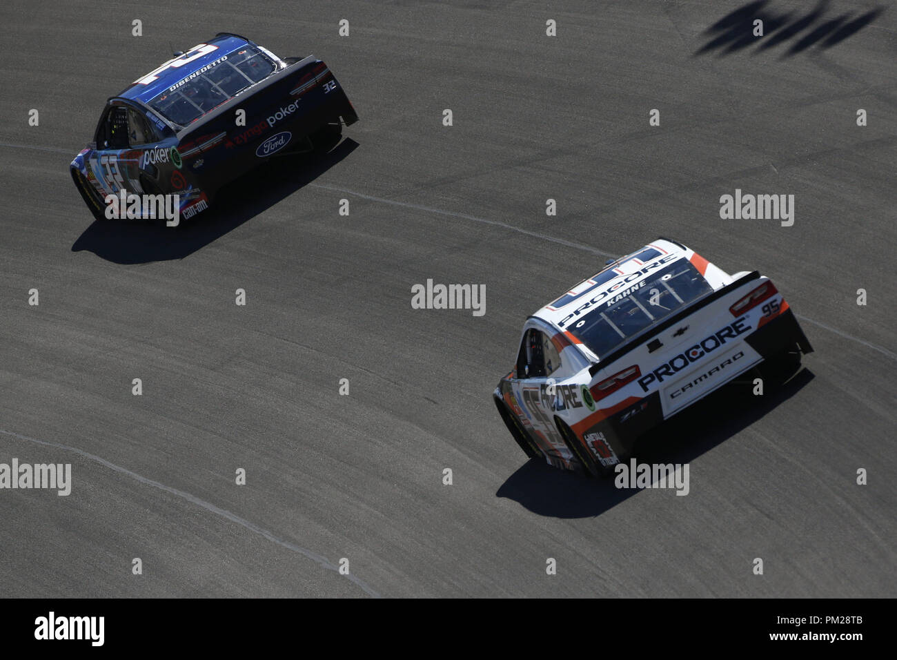 Las Vegas, Nevada, USA. Xvi Sep, 2018. Matt DiBenedetto (32) porta la sua auto attraverso le spire durante il South Point 400 a Las Vegas Motor Speedway di Las Vegas, Nevada. Credito: Chris Owens Asp Inc/ASP/ZUMA filo/Alamy Live News Foto Stock