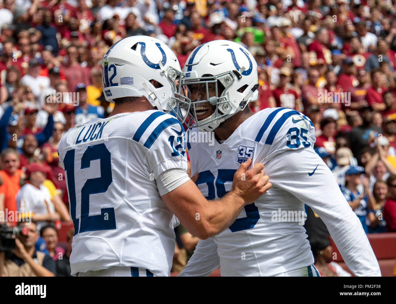 Indianapolis Colts quarterback Andrea Fortuna (12) e serrato fine Eric Ebron (85) celebrare la loro squadra nel primo quarto touchdown contro Washington Redskins a FedEx in campo Landover, Maryland, domenica 16 settembre, 2018. Credito: Ron Sachs/CNP /MediaPunch Foto Stock