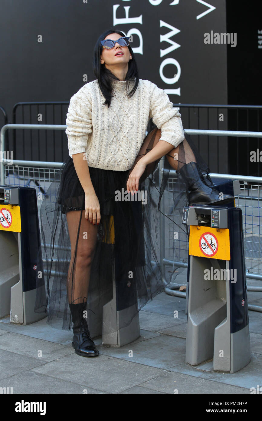 Londra, UK, 17 settembre 2018. Membro del pubblico pone per street fashion a primavera estate 2019, London Fashion Week Credito: WFPA/Alamy Live News Foto Stock