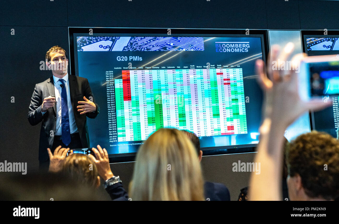 New York, Stati Uniti d'America, 17 settembre 2018. Bloomberg economista capo Tom Orlik risolve un incontro davanti alla Bloomberg Global Business Forum 2018 a Bloomberg presso la sede centrale a New York City. Cinquanta capi di stato provenienti dai 6 continenti sono attesi alla manifestazione annuale incentrata sul rafforzamento del commercio globale e alleanze economiche, che si terrà il 7 settembre 26 a fianco 73rd U.N. Assemblea generale. Foto di Enrique Shore Foto Stock