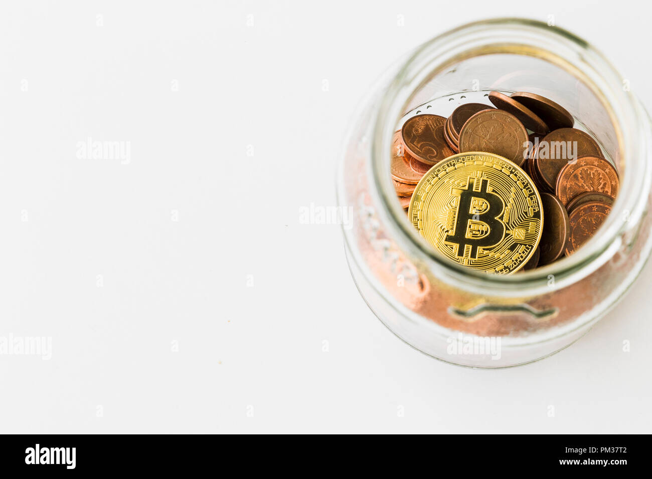 Un Bitcoin Cryptocurrency Bit digitale medaglia BTC valuta la tecnologia Internet Business concetto. Foto Stock
