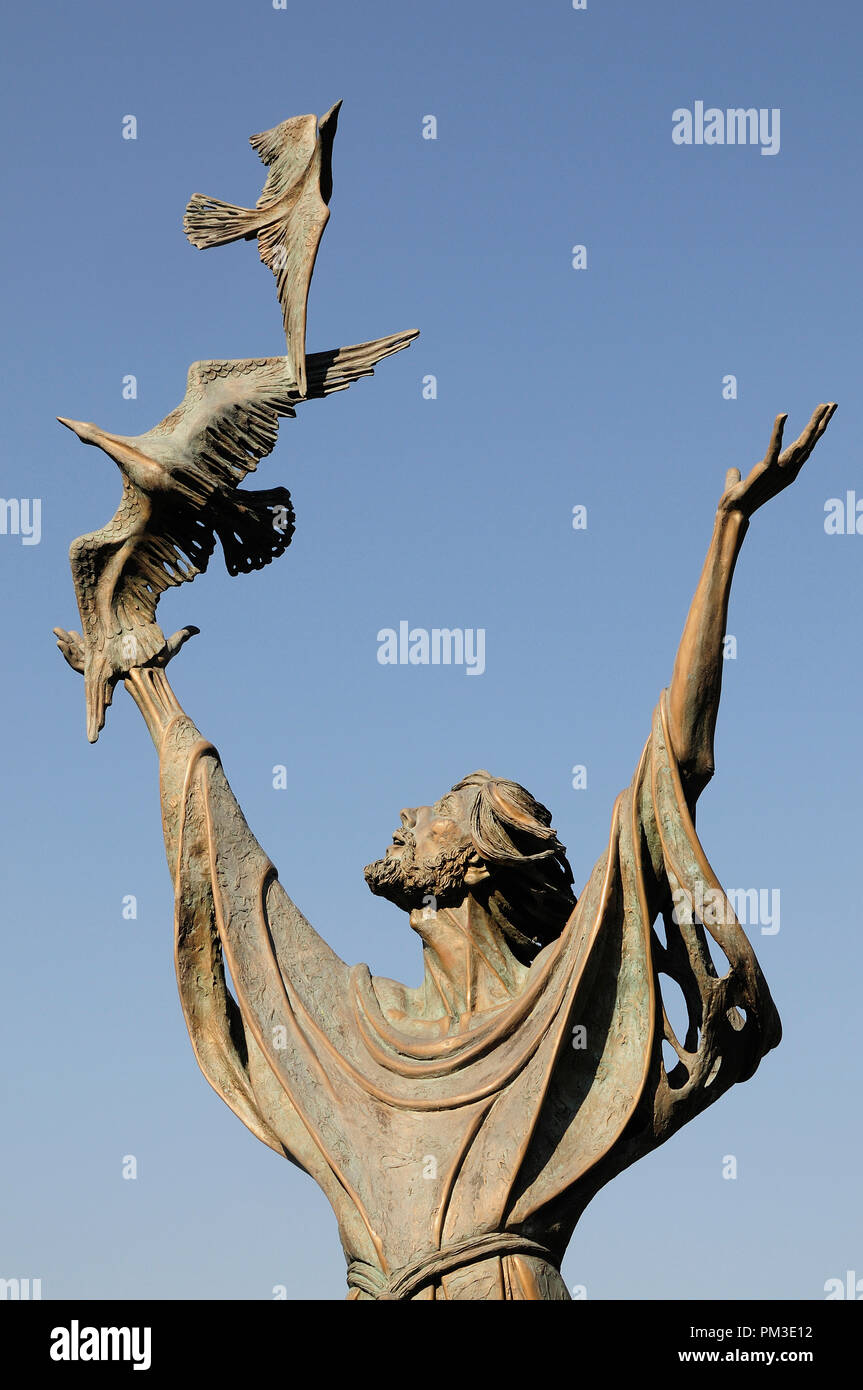 L'Italia, Piemonte, Lago d'Orta, la scultura di San Francesco di Assisi da  Alfiero Nena, Orta San Giulio Foto stock - Alamy