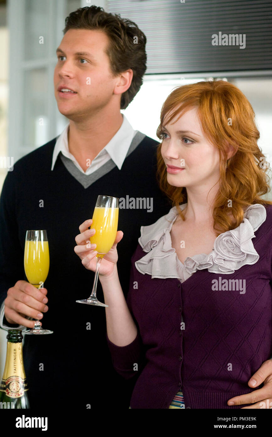 (L-r) HAYES MacARTHUR come Peter Novak e Christina Hendricks come Alison Novak nel Warner Bros Foto' e Village Roadshow Pictures commedia romantica "la vita come la conosciamo noi", una Warner Bros Foto di rilascio. Foto Stock