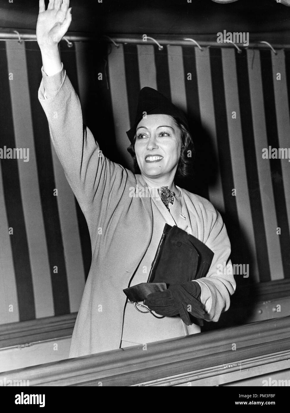Pubblicità in studio: Gloria Swanson 1937 file Reference # 30732 1022THA Foto Stock