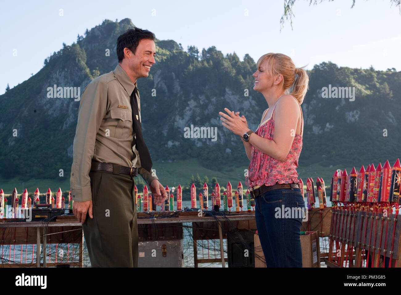 (L-r) TOM CAVANAGH come Ranger Smith e Anna Faris come Rachel Warner Bros Foto " live-action/computer-avventura animata in 3D 'Orso Yogi,' un Warner Bros Foto di rilascio. 2010 Foto Stock