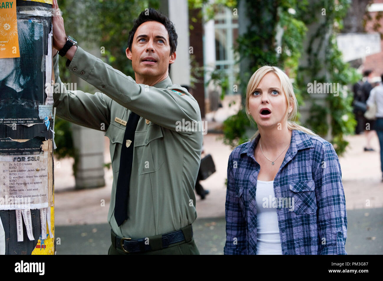(L-r) TOM CAVANAGH come Ranger Smith e Anna Faris come Rachel Warner Bros Foto " live-action/computer-avventura animata in 3D 'Orso Yogi,' un Warner Bros Foto di rilascio. 2010 Foto Stock