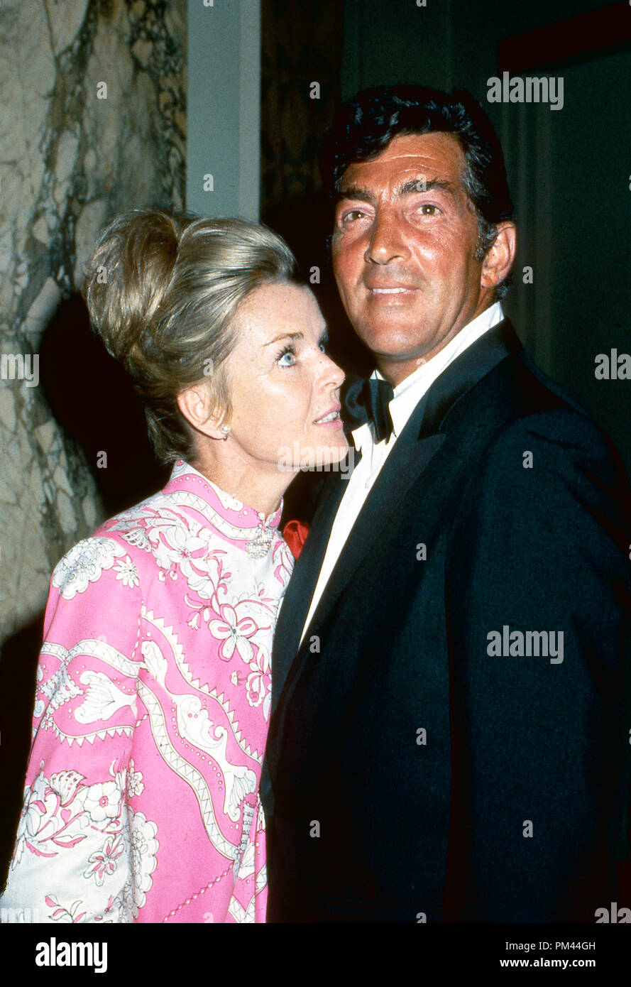 Dean Martin e la moglie Jeanne Martin, circa 1967. Riferimento al file #1023_007THA © CCR /Hollywood Archivio - Tutti i diritti riservati. Foto Stock