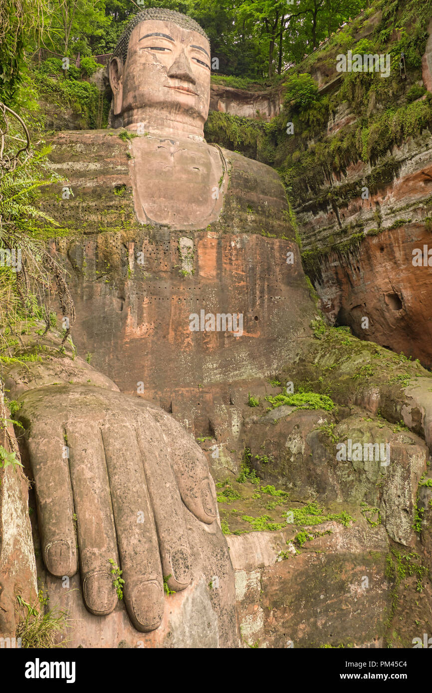 Leshan Buddha gigante è un 71 metro di altezza statua di pietra. Si tratta di un elemento sempre presente nella città del patrimonio piani. Lo splendore delle antiche meraviglie. Foto Stock