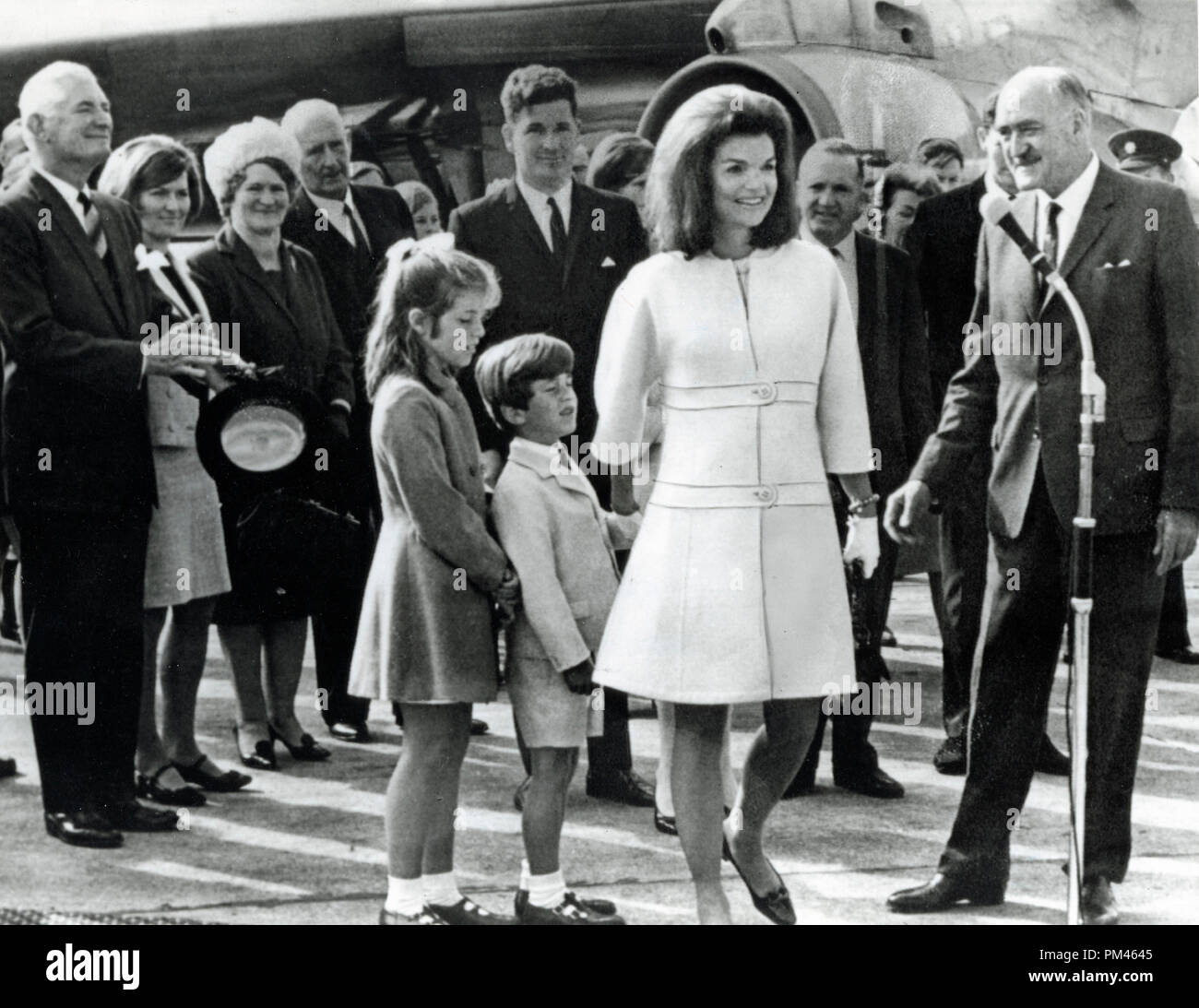 Jacqueline Kennedy, John Kennedy Jr. e Caroline, June15,1967. Riferimento al file #1055 004THA © CCR /Hollywood Archivio - Tutti i diritti riservati. Foto Stock