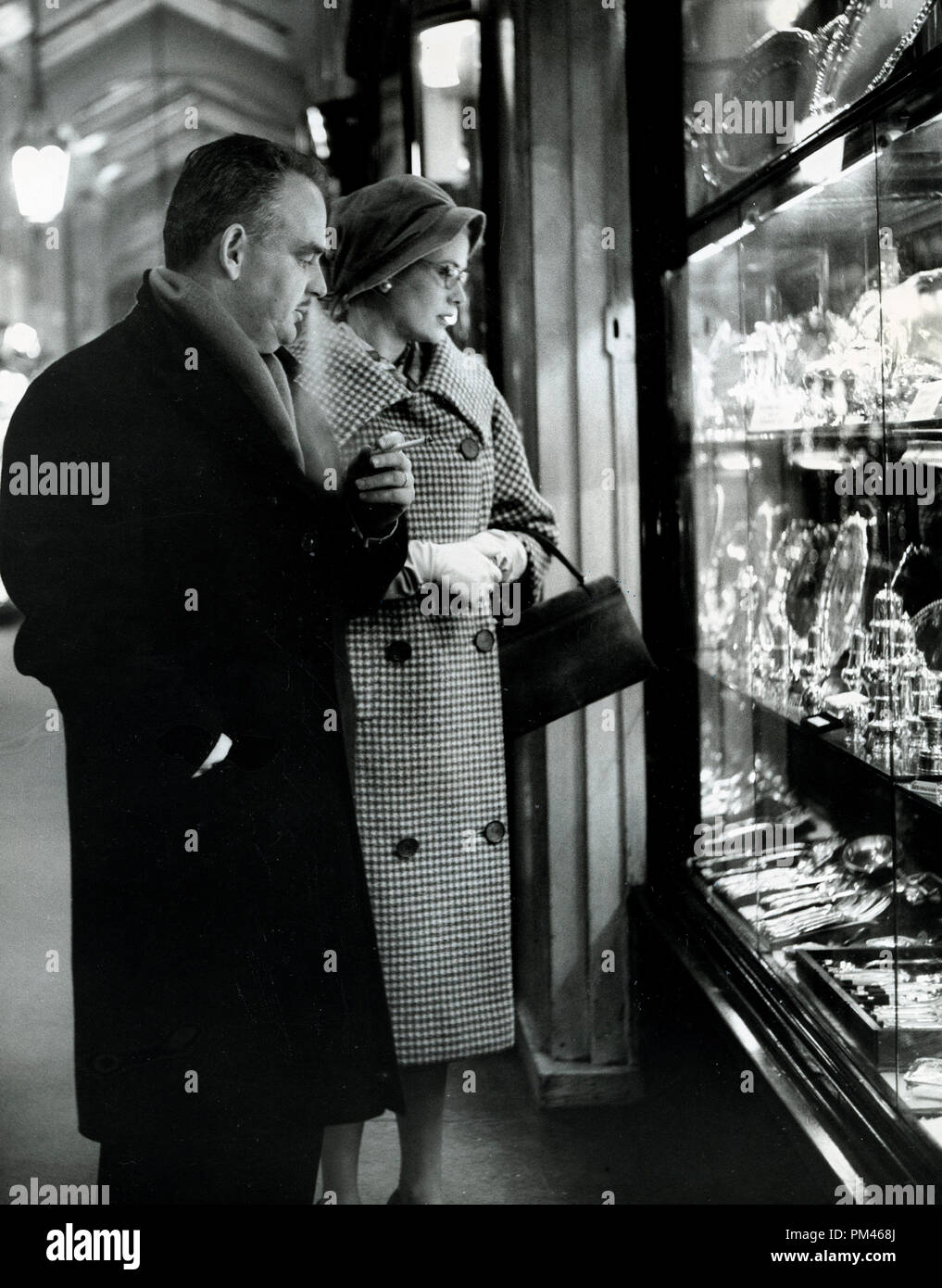 Il principe Ranieri e la Principessa Grace andare a fare shopping, Dicembre 4,1959. Riferimento al file #1061 008THA © CCR /Hollywood Archivio - Tutti i diritti riservati. Foto Stock