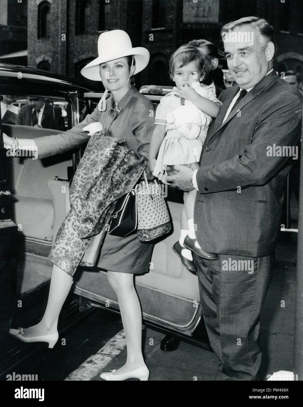 La Principessa Grace e il Principe Ranieri di Monaco con la loro figlia Principessa Stephanie, luglio 5,1967. Riferimento al file #1061 011THA © CCR /Hollywood Archivio - Tutti i diritti riservati. Foto Stock