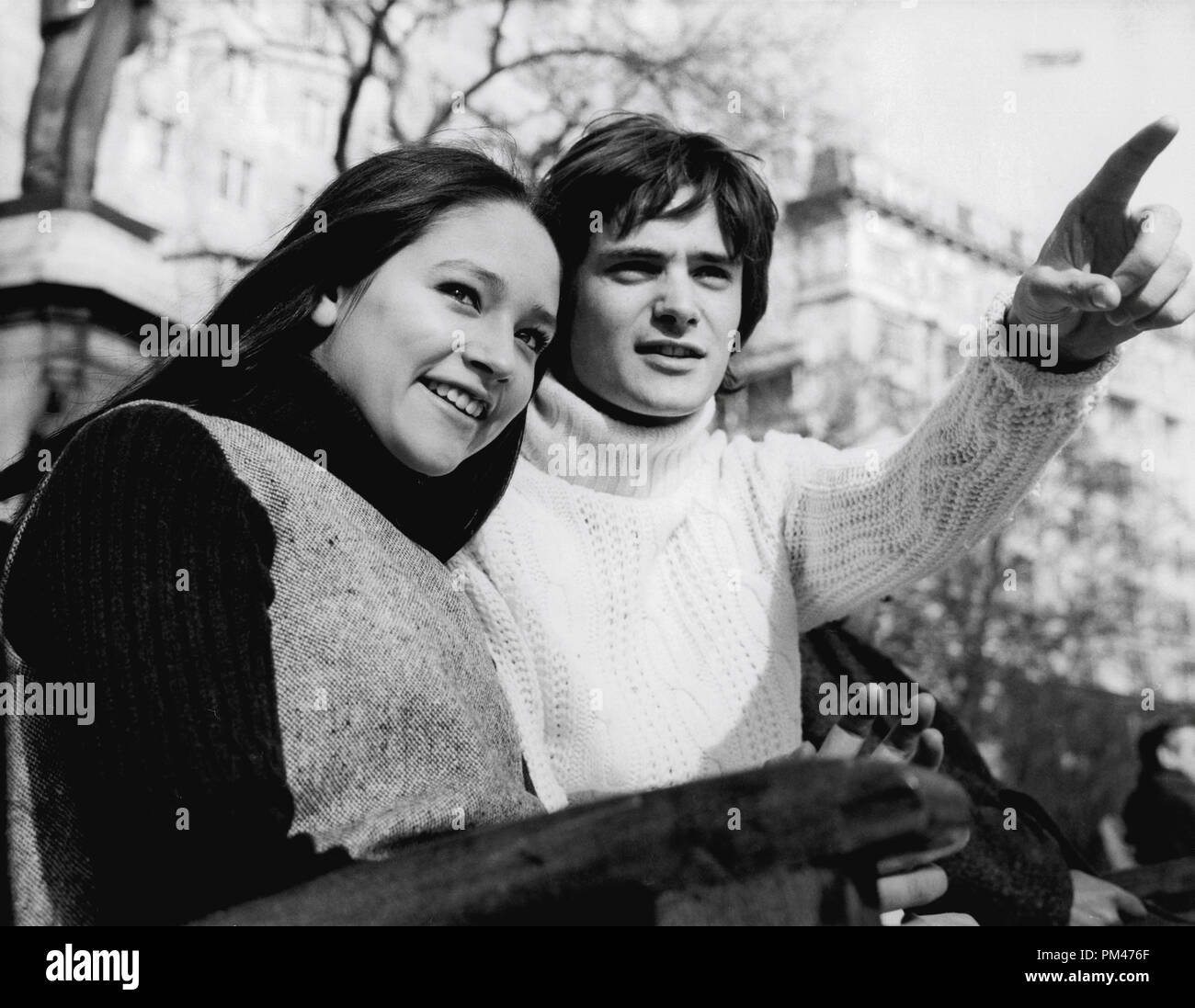 Sedicenne Olivia Hussey e diciassettenne Leonard Whiting, stelle di "Romeo e Giulietta", marzo 1968. Riferimento al file # 1106 009 THA © CCR /Hollywood Archivio - Tutti i diritti riservati Foto Stock