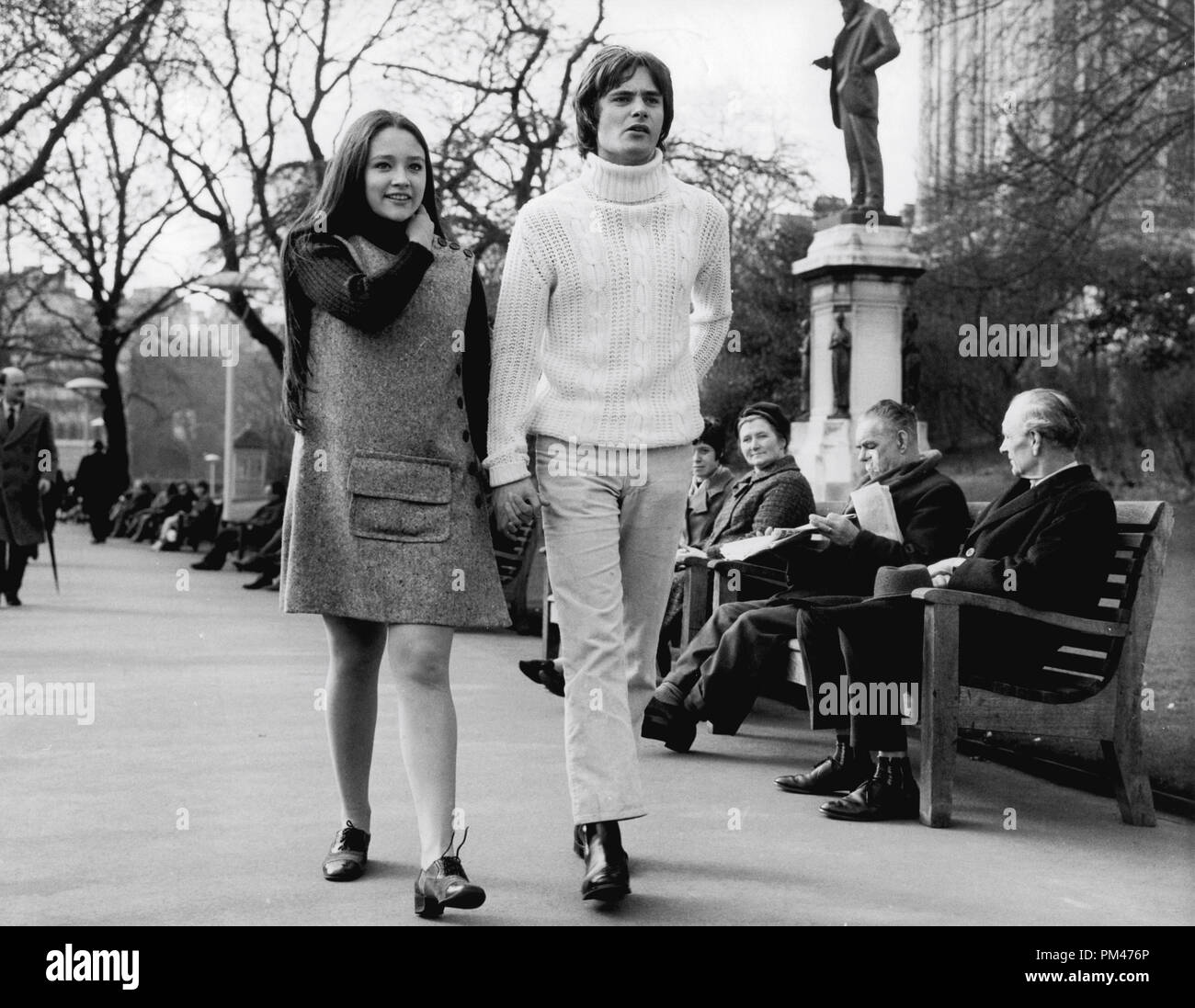 Sedicenne Olivia Hussey e diciassettenne Leonard Whiting, stelle di "Romeo e Giulietta", marzo 1968. Riferimento al file # 1106 012THA © CCR /Hollywood Archivio - Tutti i diritti riservati Foto Stock