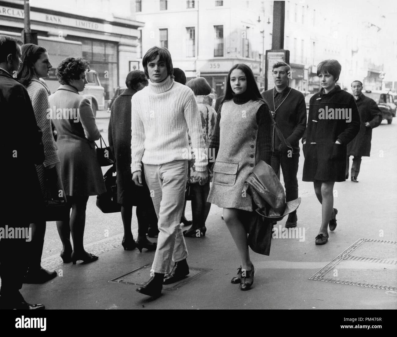 Sedicenne Olivia Hussey e diciassettenne Leonard Whiting, stelle di "Romeo e Giulietta", marzo 1968. Riferimento al file # 1106 013THA © CCR /Hollywood Archivio - Tutti i diritti riservati Foto Stock