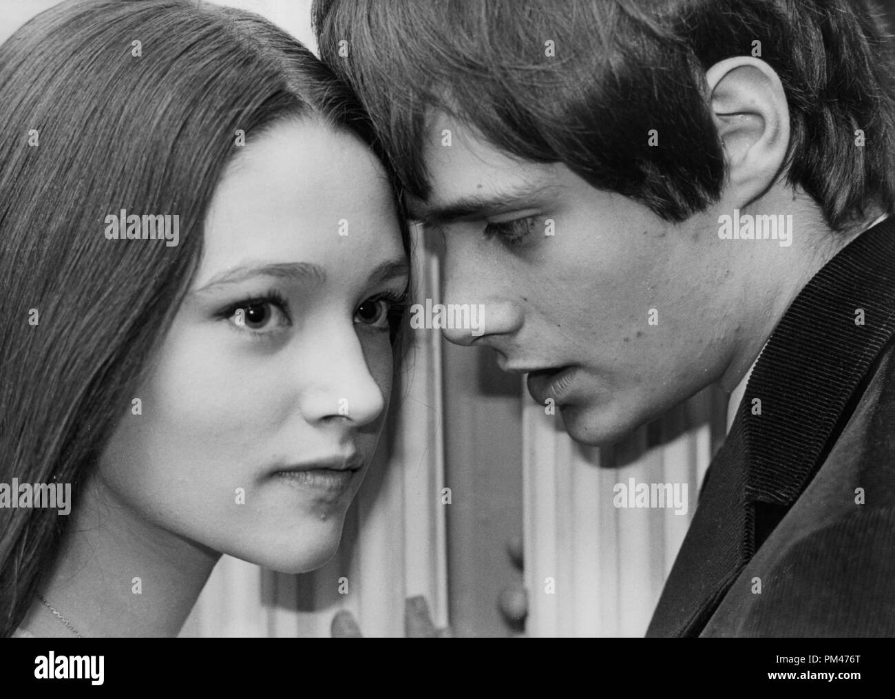 Olivia Hussey e Leonard Whiting stelle di Franco Zeffirelli "Romeo e Giulietta" 1967. © CCR /Hollywood Archivio - Tutti i diritti riservati Riferimento File # 1106 014THA Foto Stock