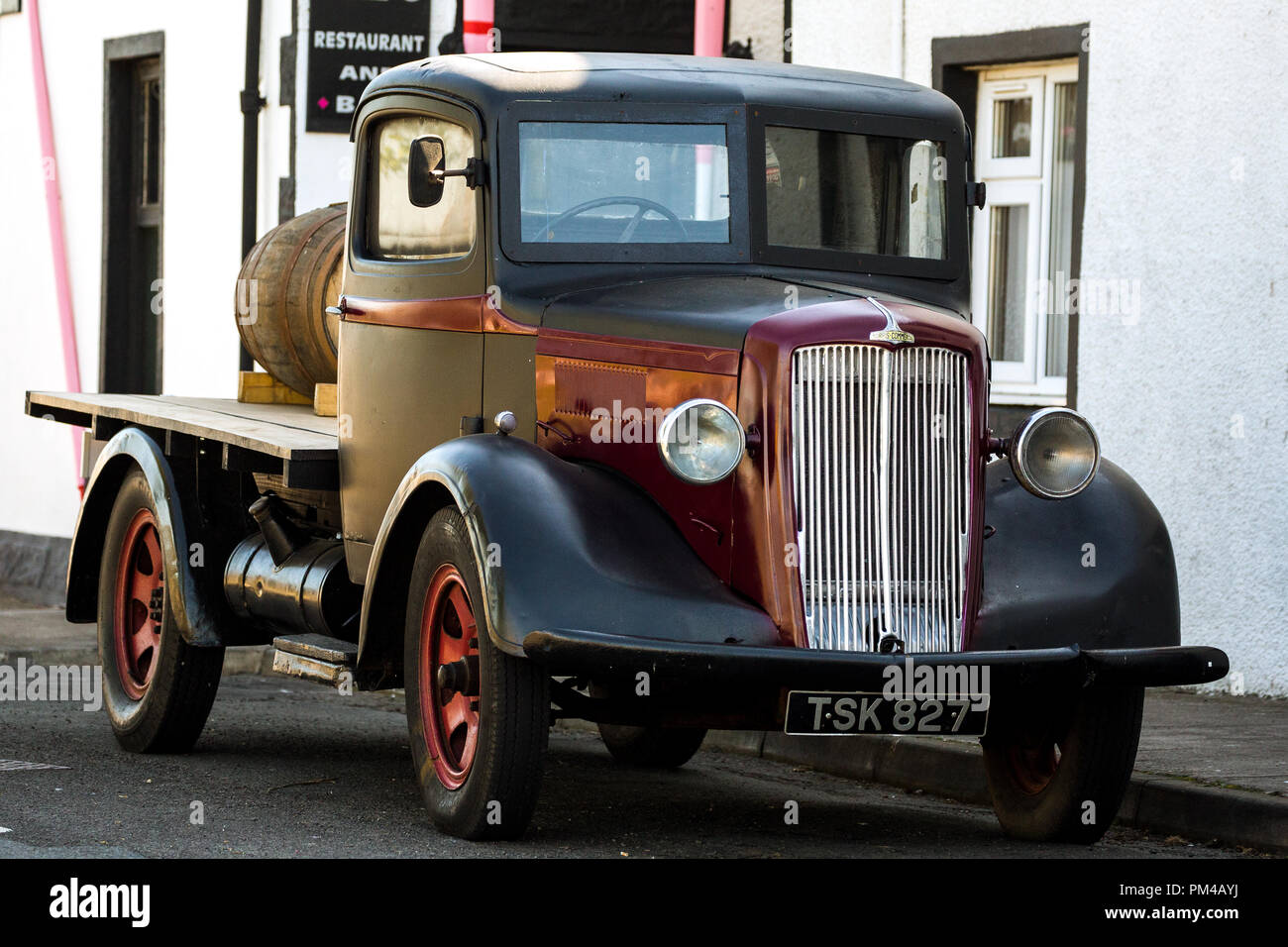 Birra classico consegna Ferryden Montrose usando un vecchio collezionisti 1923 Morris commerciale autocarro dello scanner a superficie piana Foto Stock