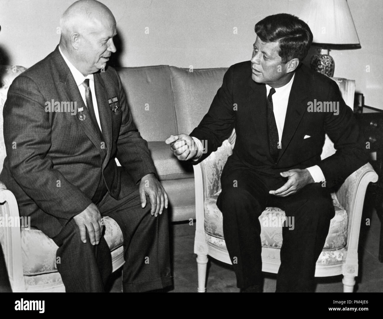 Il presidente John F. Kennedy si incontra con Nikita Khrushchev, presidente  del consiglio dei ministri dell'