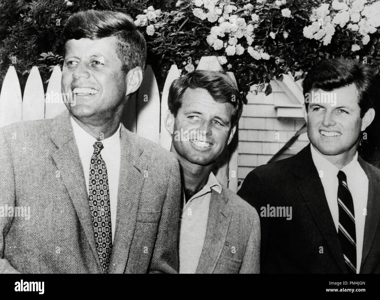 Edward (Ted Kennedy e i suoi fratelli, John F. Kennedy e Robert F.kennedy, a Hyannisport, Massachusetts, circa nel 1960 Riferimento File # 1003 753THA Foto Stock