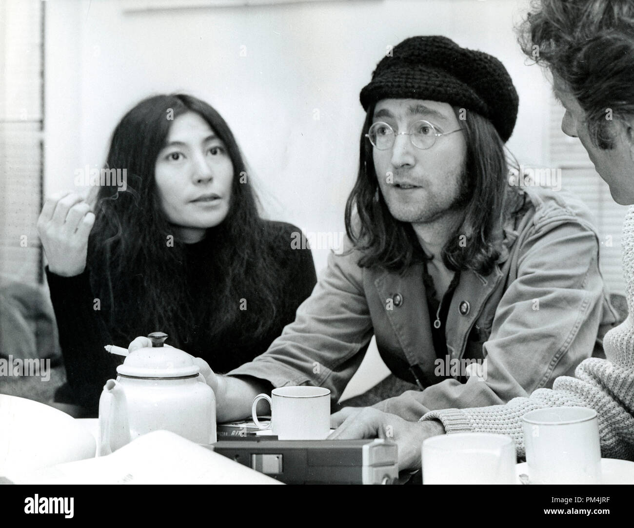 Beatle John Lennon e Yoko Ono, novembre1969. Riferimento al file #1013 018 THA © CCR /Hollywood Archivio - Tutti i diritti riservati. Foto Stock