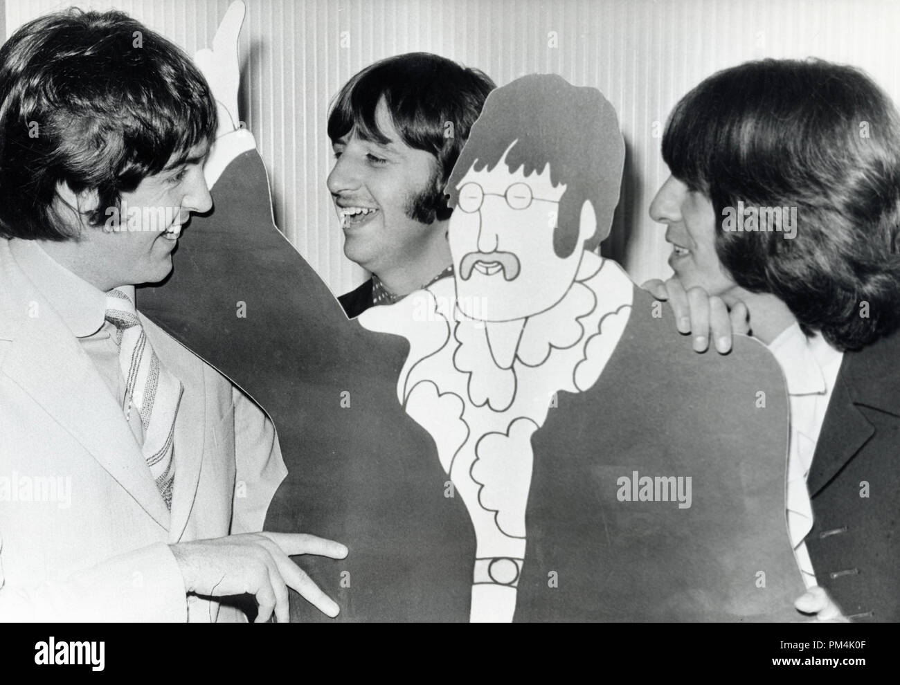 I Beatles, Paul McCartney, Ringo Starr e George Harrison con dimensioni di vita ritagli di promuovere "il Sottomarino Giallo"1968. Riferimento al file #1013 127 THA © CCR /Hollywood Archivio - Tutti i diritti riservati. Foto Stock