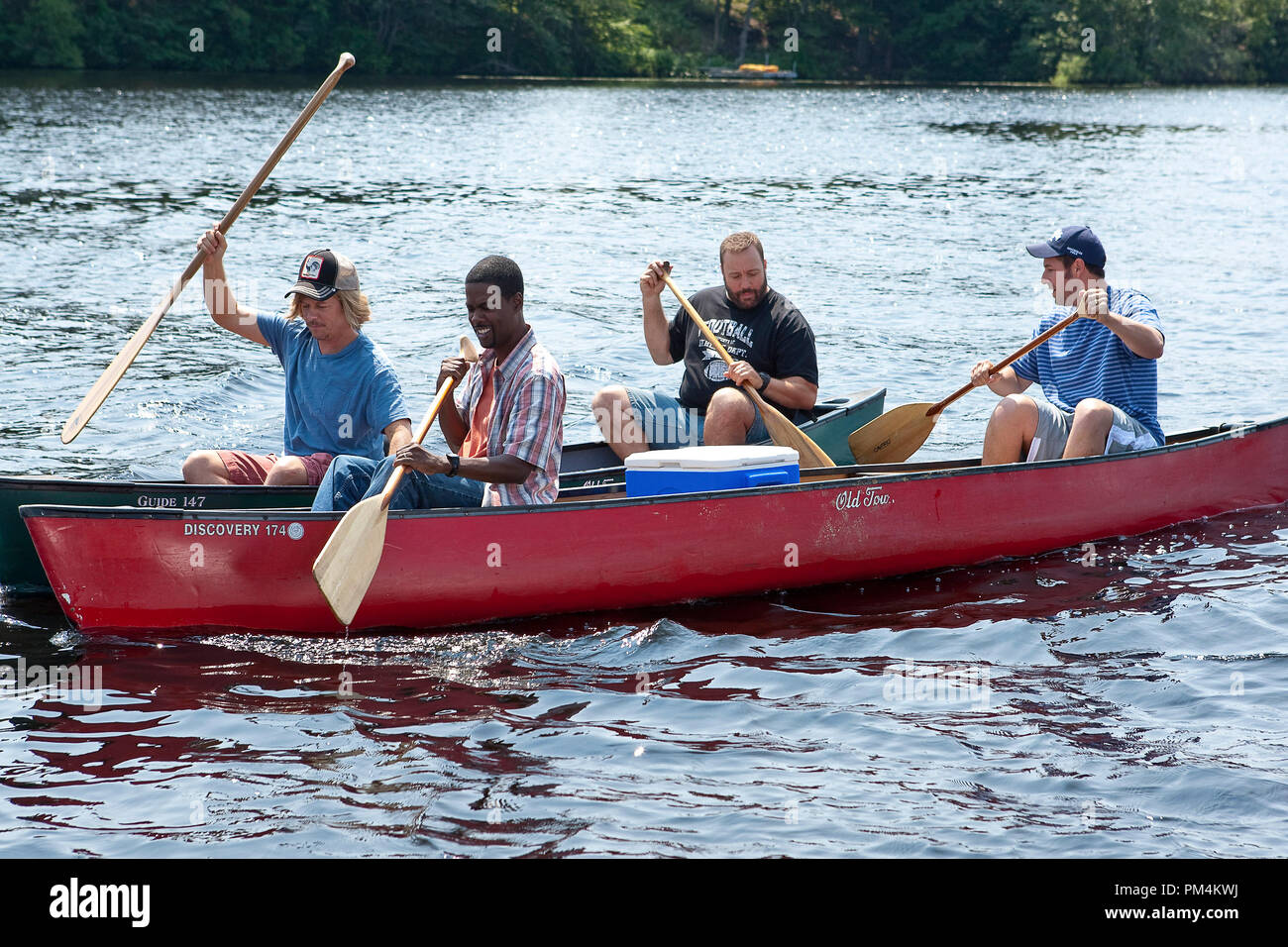 Rob (Rob Schneider), Marcus (David Spade) e Eric (Kevin James), Kurt (Chris Rock) e Lenny (Adam Sandler) in Columbia Pictures' CRESCIUTO UPS. Foto Stock