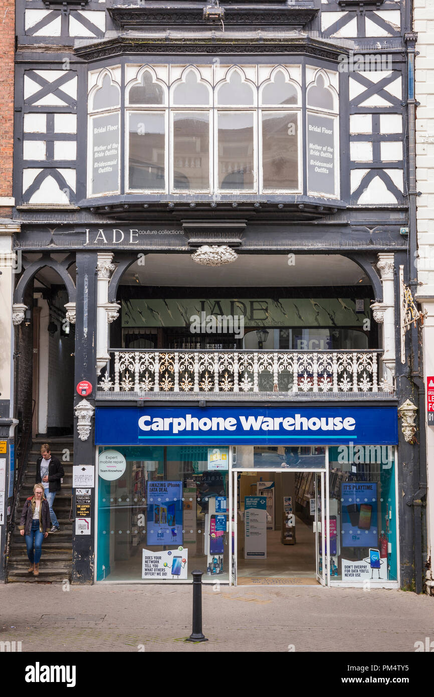 CARPHONE WAREHOUSE e Jade sono due dei molti negozi e magazzini trading dai locali nelle righe, una popolare destinazione nella parte vecchia della città di C Foto Stock