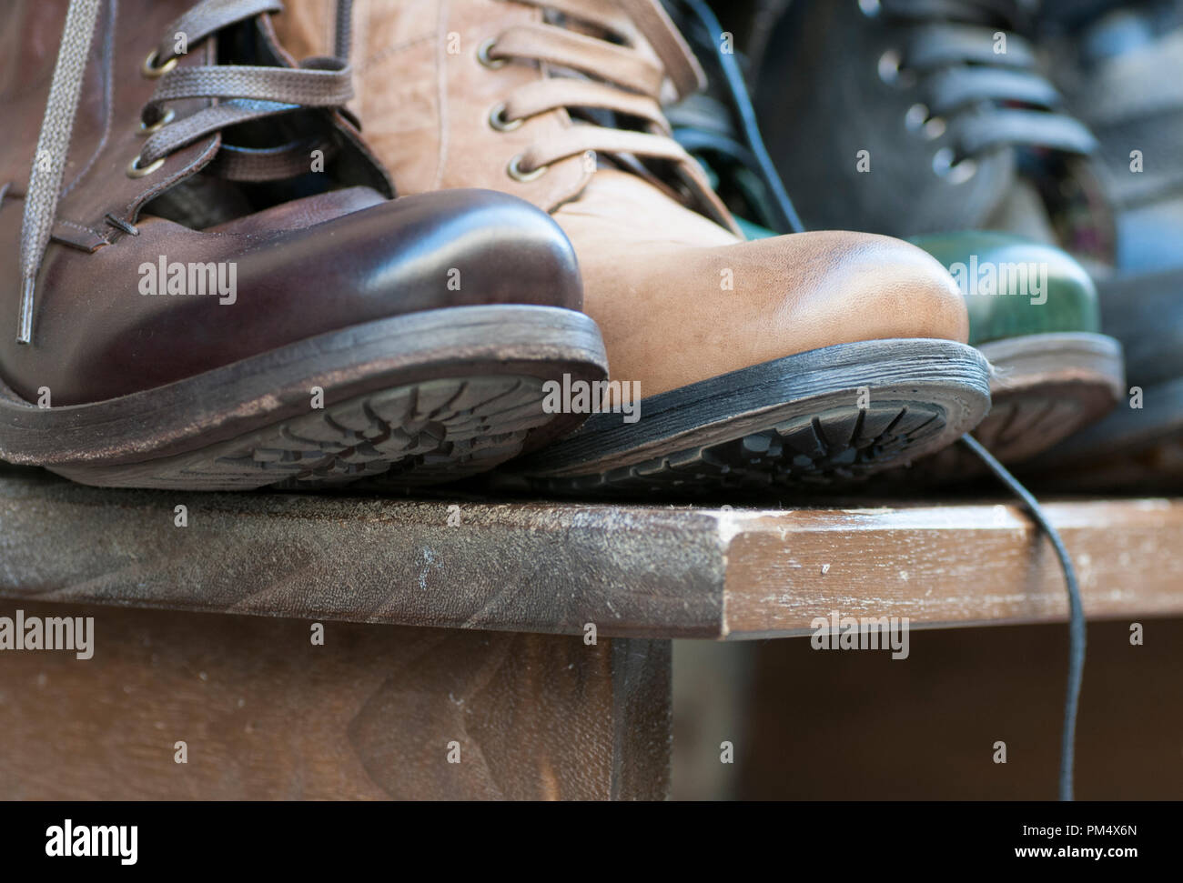 Scarpe da uomo in vendita Foto Stock