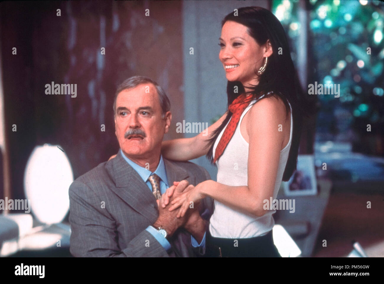 'Charlie's Angels: Full Throttle" John Cleese, Lucy Liu Foto Stock 'Charlie's Angels: Full Throttle" John Cleese, Lucy Liu Foto Stock