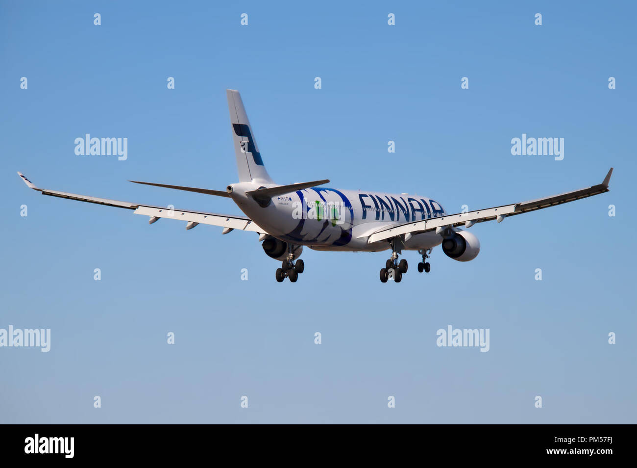 Finnair in aeroplano Airbus A330-302 preparazione a terra. La foto è stata scattata presso l'aeroporto di Helsinki in Finlandia, 04.10.2018. Foto Stock