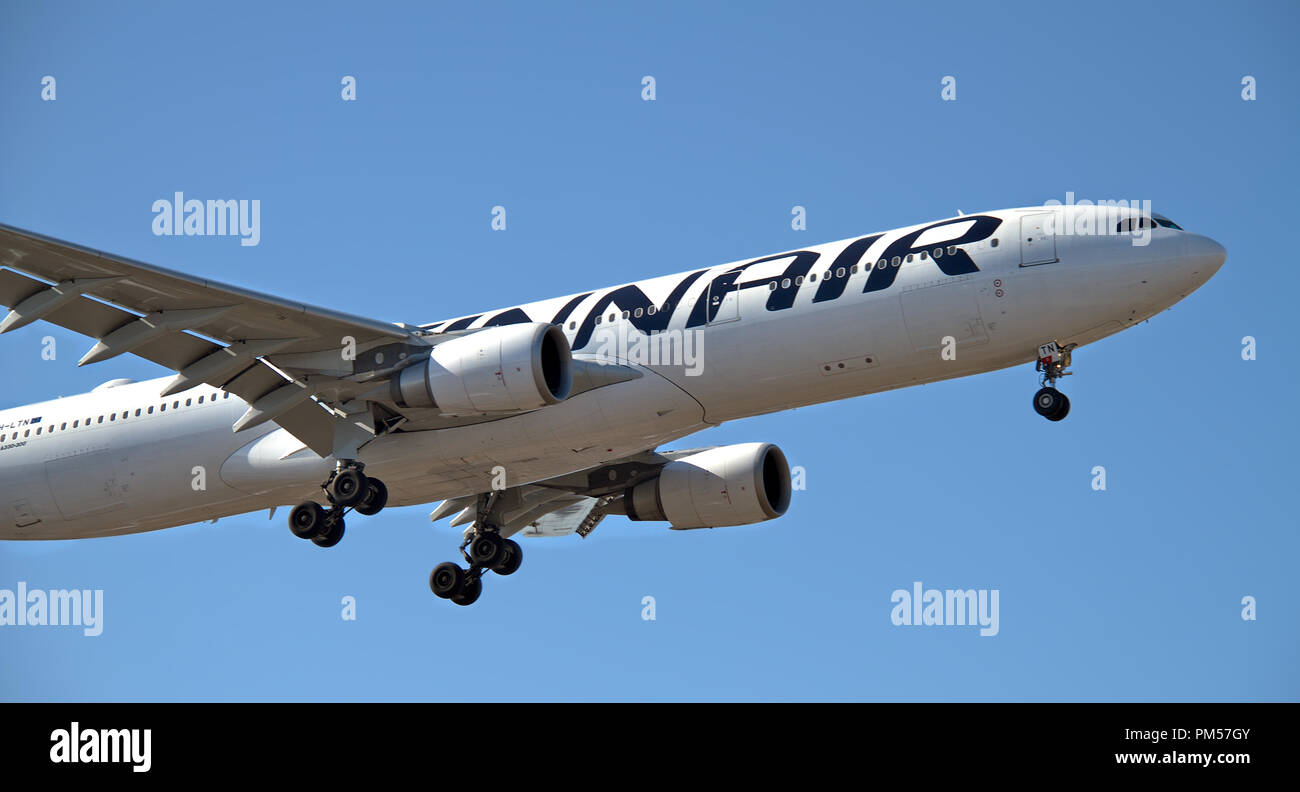 Gli aeromobili Finnair Airbus A330-302 preparazione a terra Aeroporto Helsinki-Vantaa in Finlandia. Foto scattata sul 04.10.2018. Foto Stock