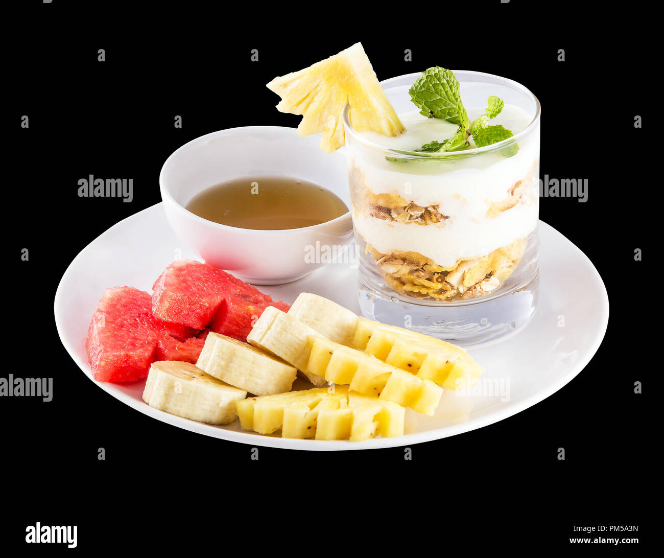 Muesli, frutta fresca e miele isolati su sfondo nero. Studio Sho Foto Stock